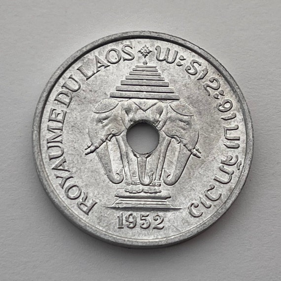 ラオス 20セント硬貨：アイラーヴァタ三頭象、1952年（コインの穴