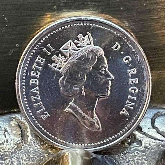 Beaver & Queen Elizabeth Canada 5 Cents Authentic Coin Money for