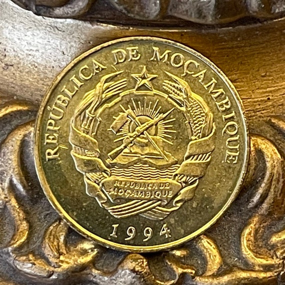 Mozambique 10 Meticais Coin: Cotton Plant & AK-47, 1994 - Etsy
