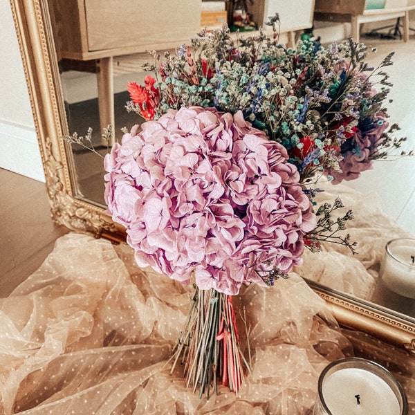 Lilac preserved hydrangea in a dried flowers arrangement