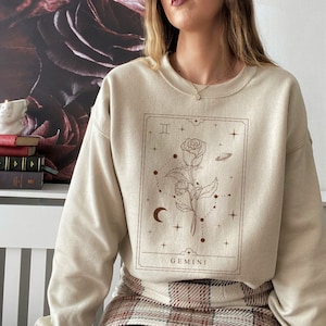 Sweat-shirt Gémeaux Cadeau Gémeaux Cadeaux Gémeaux Chemise fleur de naissance juin Pull mois de naissance Pull ras du cou horoscope Chemise signe du zodiaque Carte de tarot