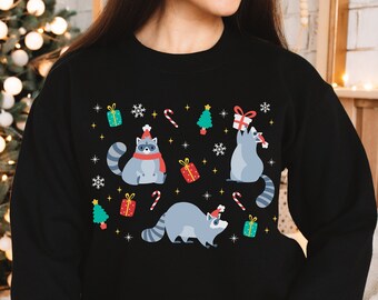 Felpa con cappuccio natalizia con procione, girocollo natalizio con procione, abbigliamento Goblincore, maglione Cottagecore, abbigliamento Cottage Core, felpa Trash Panda