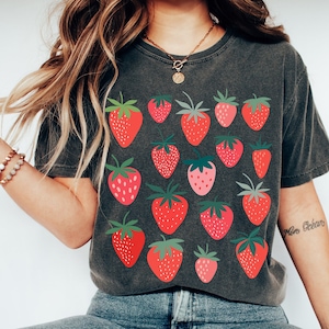 Comfort Colors Camicia Fragola Cottagecore Abbigliamento Boho Abbigliamento Kawaii Camicia alla frutta Camicia botanica Abiti estetici Cottage Core Shirt