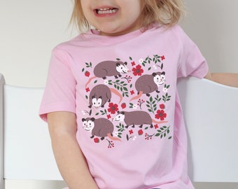 Camisa de zarigüeya para niños pequeños Camisa con estampado de zarigüeya para niños Regalo de zarigüeya Regalos de zarigüeya Ropa Cottagecore Ropa Cottage Core Camisa de fresa