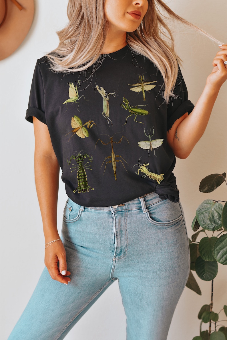Praying Mantis Shirt Entomology Shirt Goblincore Shirt Insect Shirt Bug Shirt Preying Mantis Tshirt Dark Academia Shirt Forestcore Shirt Black