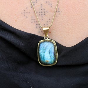 LABRADORIT Kette, Anhängerkette mit Labrador, Wasserfest & Nickelfrei