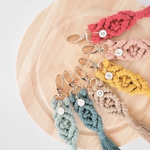 Macrame boho Porte-clés, sac personnalisé et charme de sac à main, cadeau mignon pour bestie, charme de sac de rentrée, farce de bas de vacances