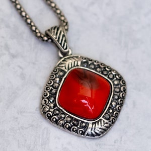 18 inch, Vintage Ruby Red Diamond Pendant Silver Tone Necklace - C13