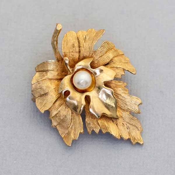 Vintage Intricate Maple Leaf Pearl Brooch, Gold Tone Leaves Brooch, Faux Pearl Brooch, Autumn Fall Elven Brooch - C3