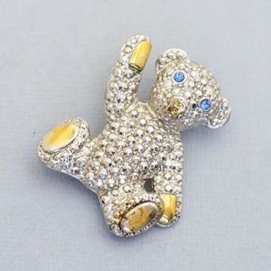Adorable bear vintage brooch (C7)