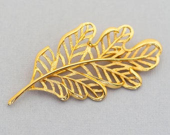 Golden leaf vintage brooch (C6)