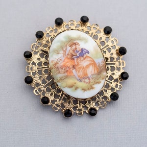 Vintage Victorian Oval Cameo Brooch, Classic Cameo Brooch, Mid Century Antique Gold Tone Brooch - C1