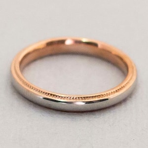 Size 7 3/4 gold and silver tone banded vintage ring (C1)