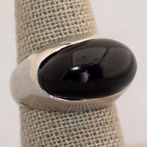 Size 7 long night vintage ring (C1)