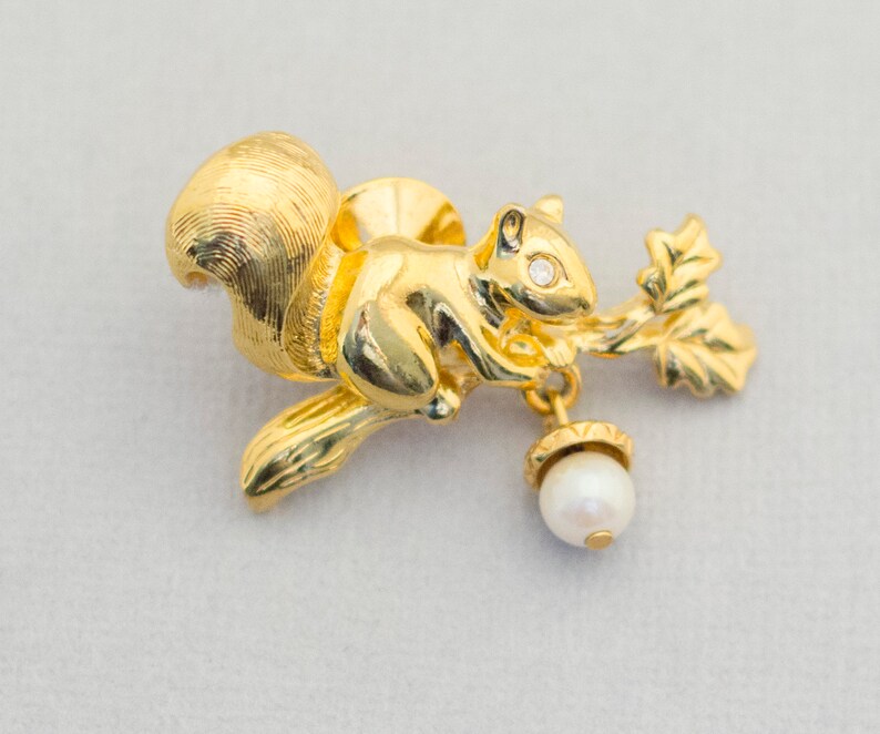 Squirrel Jewelry Vintage Pin Avon Pin Avon Jewelry Avon Brooch CH1 Squirrel Pin Cute Pin Squirrel Brooch Animal Pin Harvest Pin