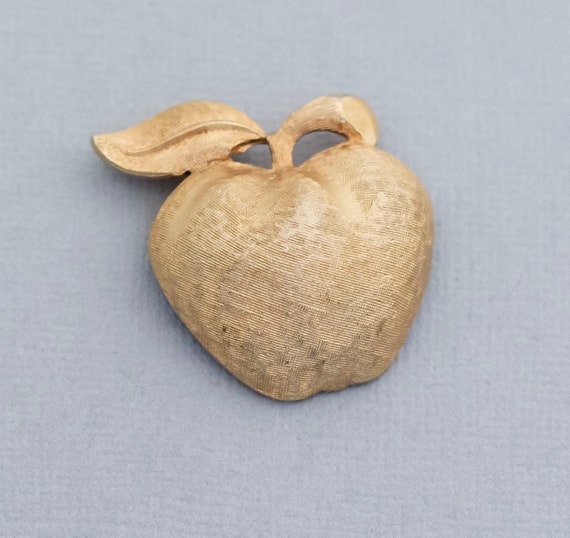 Vintage Golden Apple Brooch, Gold Tone Fruit Broo… - image 1