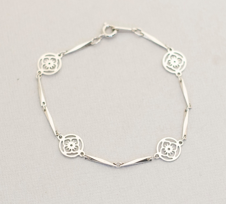Avon Bracelet Elegant Bracelet Bracelet Femme Vintage Bracelet Flower Bracelet Silver Bracelet CL1 Floral Bracelet 7 Inch