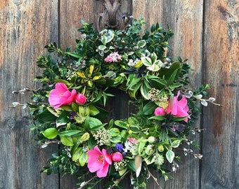 Seasonal Wreath with Large Fresh Flowers