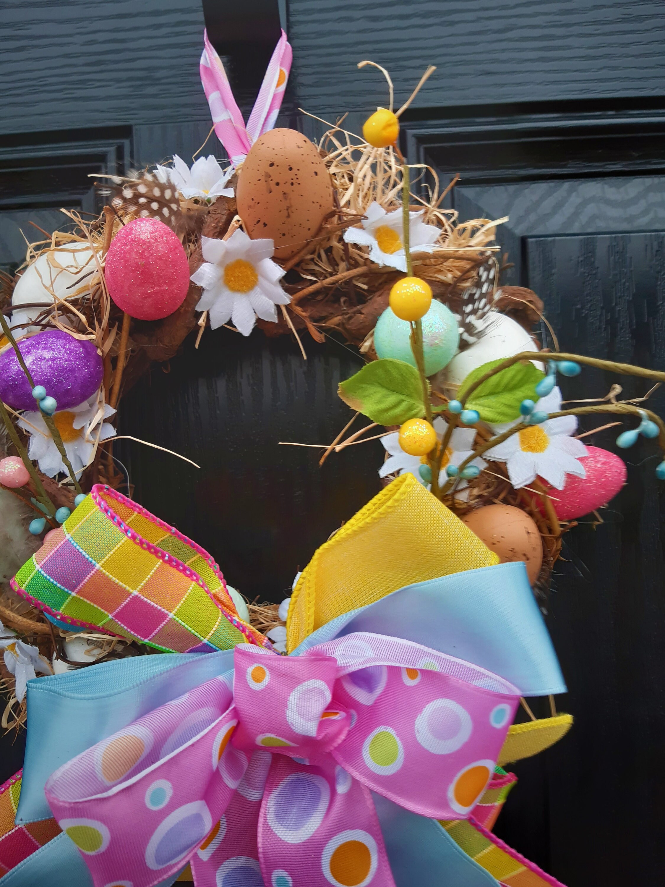 Easter Egg Wreath, Embellishments Easter Eggs, Daisies, Foliage, Bow