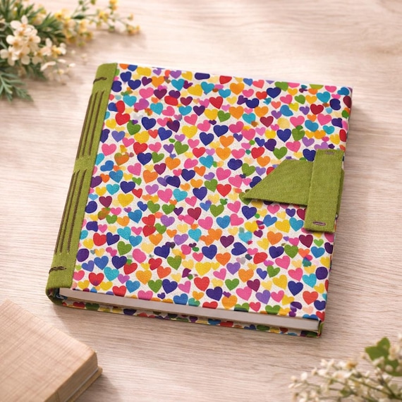 Ver en Etsy: Hearts Photo Album, Colorful Handmade Scrapbook, Recycled Kraft Pages Hearts Photo Album, Colorful Handmade Scrapbook, Recycled Kraft Pages