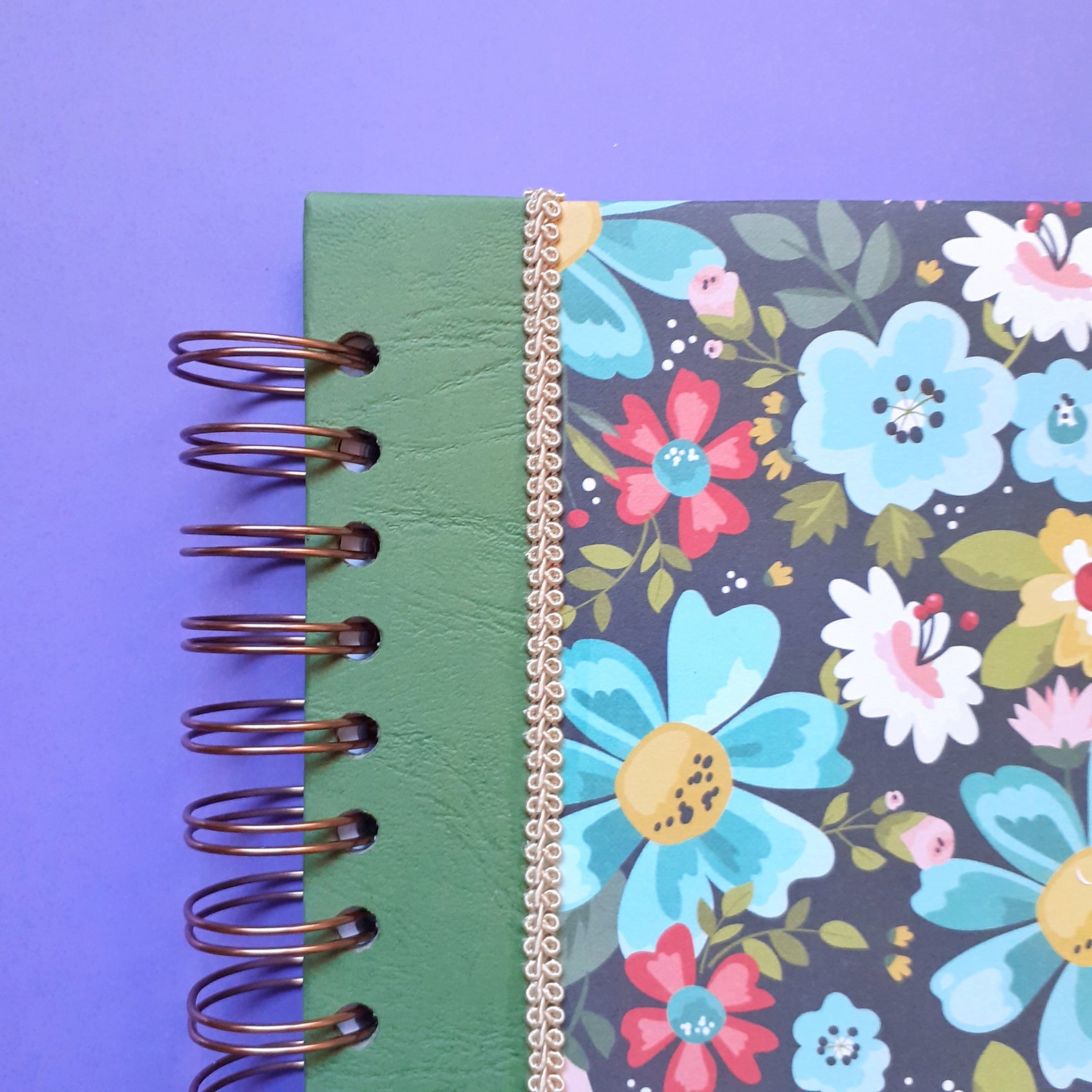 Libreta Artesanal Primavera. Libreta hecha a mano con