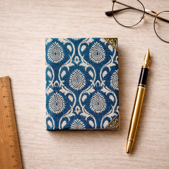 Ver en Etsy: Pocket Damask Fabric Notebook, Blue & Cream Hard Cover Mini Journal, Handmade Recycled Paper Diary Pocket Damask Fabric Notebook, Blue & Cream Hard Cover Mini Journal, Handmade Recycled Paper Diary