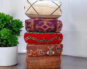 70% SALE ** Marokkanischer Kilim Pouf Bodenpouf Vintage marokkanischer Ottomaner quadratischer Pouf, Yoga Meditationskissen, Outdoor buntes Kilim-Kissen