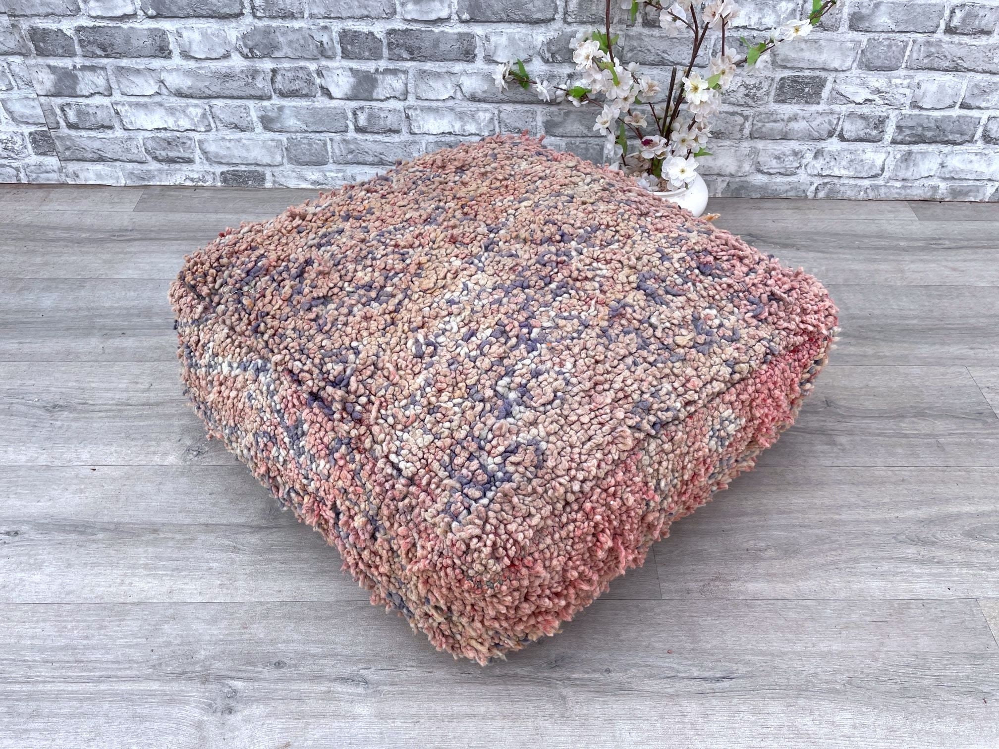 coussin de plancher marocain, boujaad pouf , fabriqué à la main partir du tapis boujad, coussin berber marocain plancher, fauteuil, oreiller sofa