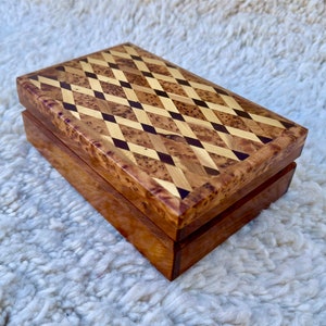 Boîte à bijoux Burl en bois, petite boîte à bijoux faite à la main 8x5in, boîte de rangement décorative pour femmes, boîte à bijoux en bois de Thuya massif fait à la main