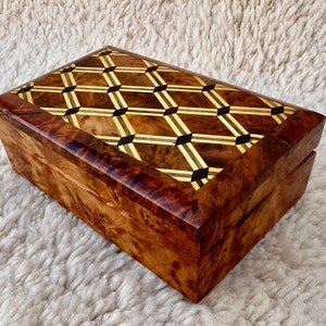 Boîte à bijoux en loupe de bois, petite boîte à bijoux faite main 20 x 15 cm, boîte de rangement décorative pour femme, boîte à bijoux faite main en loupe de thuya massif