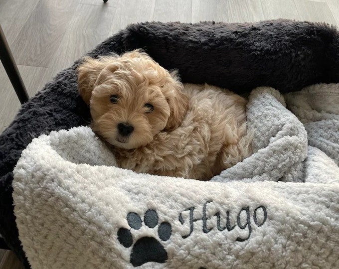 Personalised Pet Blanket - Ideal for Dog Puppy Cat or Kitten Embroidered Blanket Gift | Soft Fleece Pet Throw UK