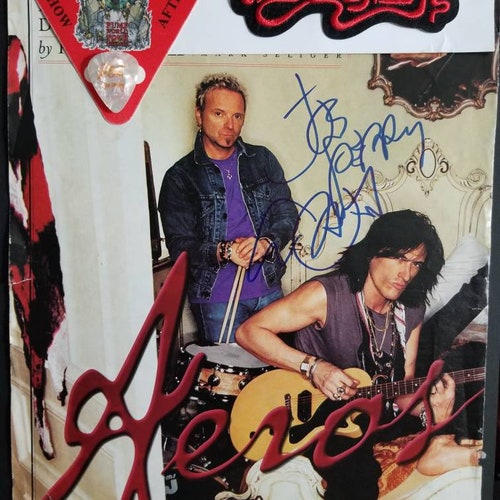 Aerosmith Joe Perry Vintage Framed Hand Signed Autographed magazine Photo + guitar pick Patch shops VIP Pass COA