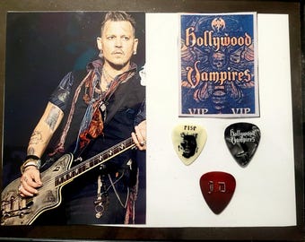 Johnny Depp Photo + 3 Guitar pick Hollywood  vampires display