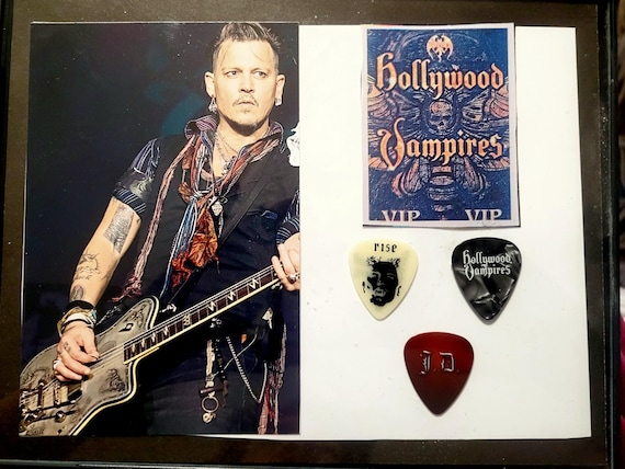 Hollywood Vampires 直筆サイン入り写真Johnny Depp Johnny Depp Photo + 3 Guitar Pick Hollywood Vampires Display