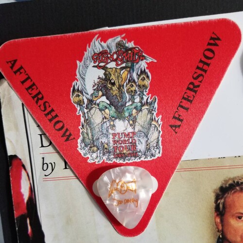 Aerosmith Joe Perry Vintage Framed Hand Signed Autographed magazine Photo + guitar pick Patch shops VIP Pass COA