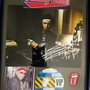 Keith Richards Rolling Stones Framed Genuine Signed Autographed Rare photo + VIP pass + patch display lot COA
