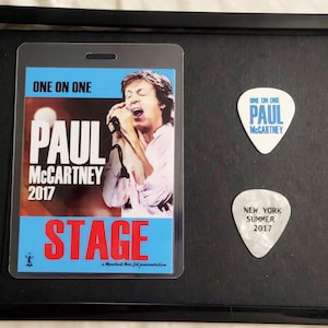 Paul McCartney Beatles Photo Card + 2 guitar pick VIP pass framed display COA
