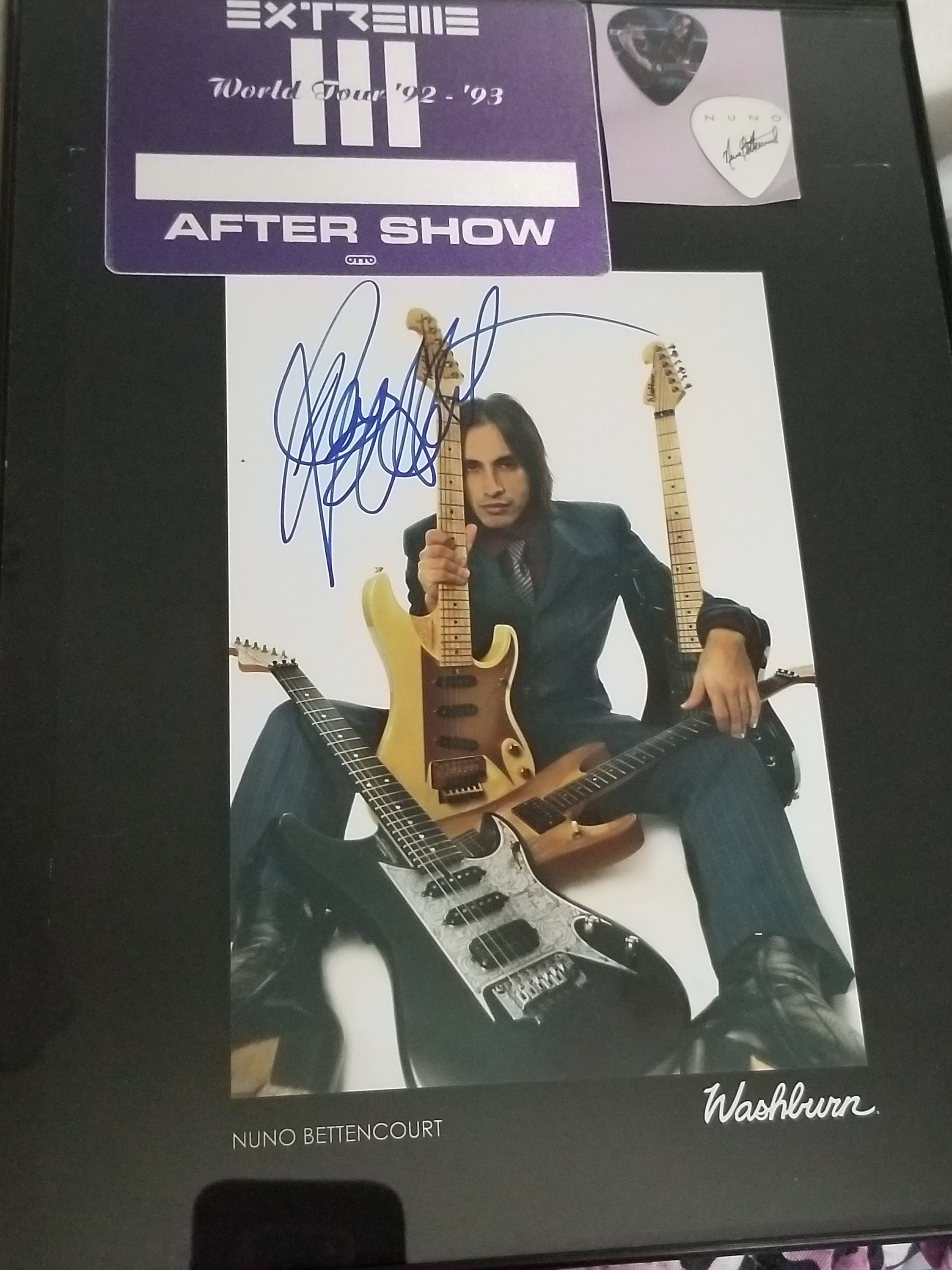Nuno Bettencourt Extreme framed signed 8x10 photo 2 Guitar Pick 