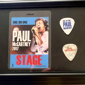Paul McCartney Beatles Photo Card + 2 guitar pick VIP Stage pass framed display