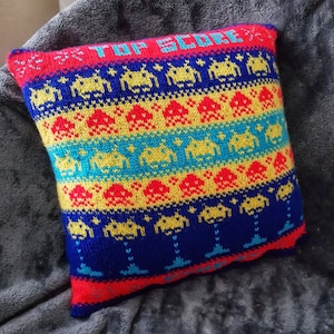 Space Invaders Cushion Cover | Geek Gamer Home Decoration Gift Retro Classic Hand Knit | UK Made