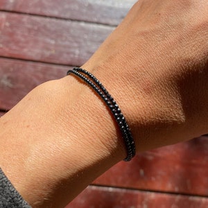 Hematitarmband 2 mm (rund eller fasetterad)