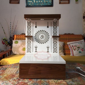 Templo de madera personalizado Shriji Temples con luz LED para el hogar y la oficina, Puja Mandir para colgar en la pared y sobre la mesa, Mandir blanco HECHO EN INDIA