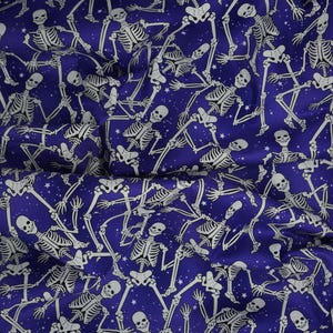Glow Halloween Skeleton Fabric, Skeleton Crew on Purple Glow in the Dark Halloween Spirit by Benartex Quilting Cotton Fabric, 12542G-66B afbeelding 8
