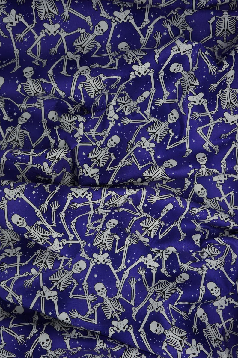 Glow Halloween Skeleton Fabric, Skeleton Crew on Purple Glow in the Dark Halloween Spirit by Benartex Quilting Cotton Fabric, 12542G-66B afbeelding 8