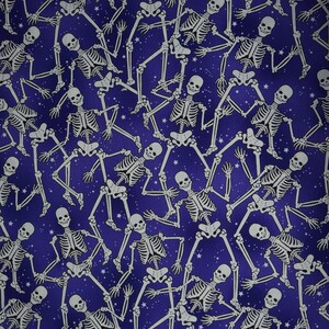 Glow Halloween Skeleton Fabric, Skeleton Crew on Purple Glow in the Dark Halloween Spirit by Benartex Quilting Cotton Fabric, 12542G-66B afbeelding 6