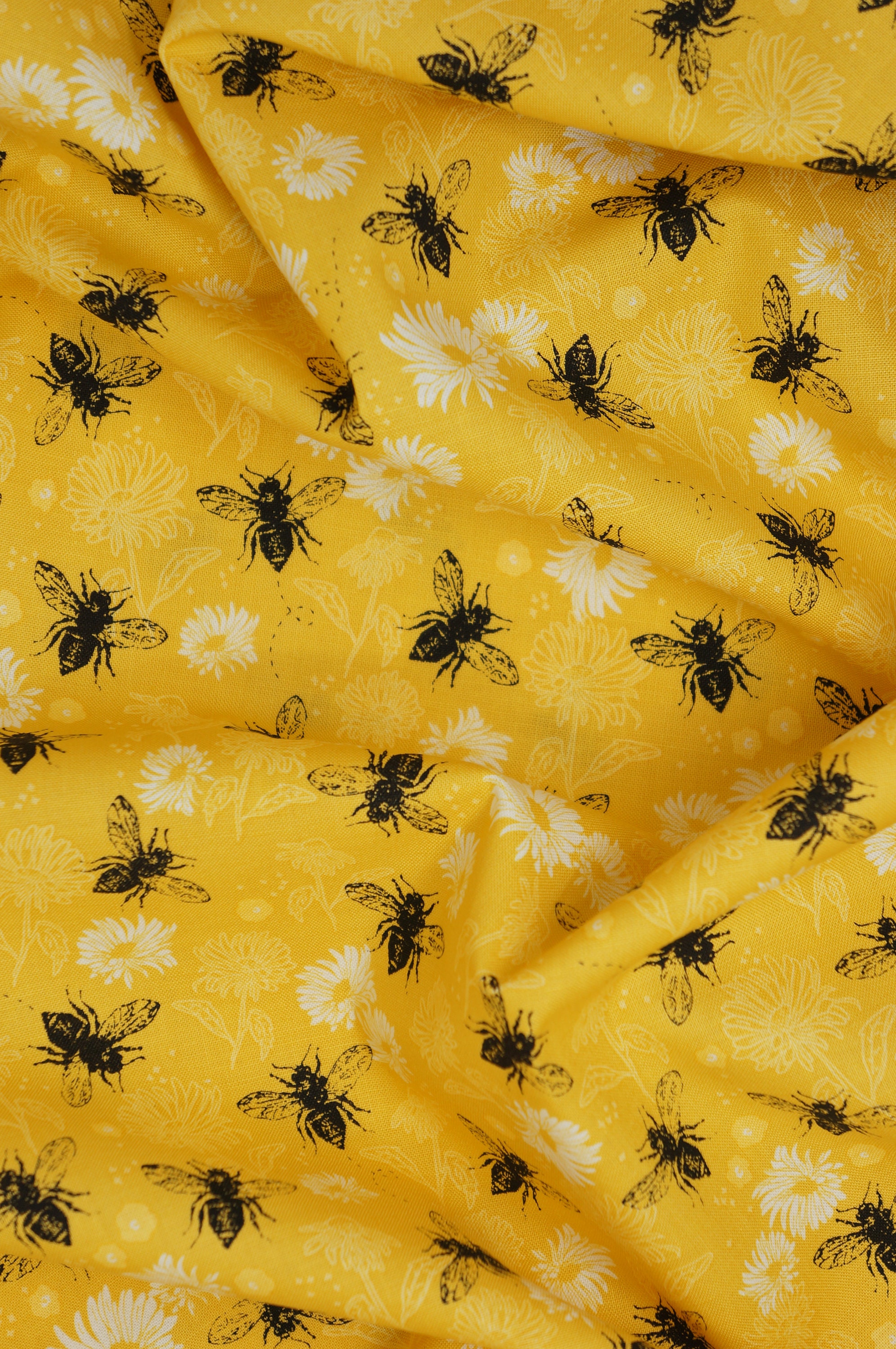 Honey Bee, Metallic Gold Bees on Dark Cream, Fabric Half-Yards - Picking  Daisies