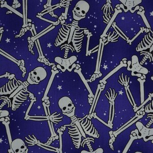 Glow Halloween Skeleton Fabric, Skeleton Crew on Purple Glow in the Dark Halloween Spirit by Benartex Quilting Cotton Fabric, 12542G-66B afbeelding 5