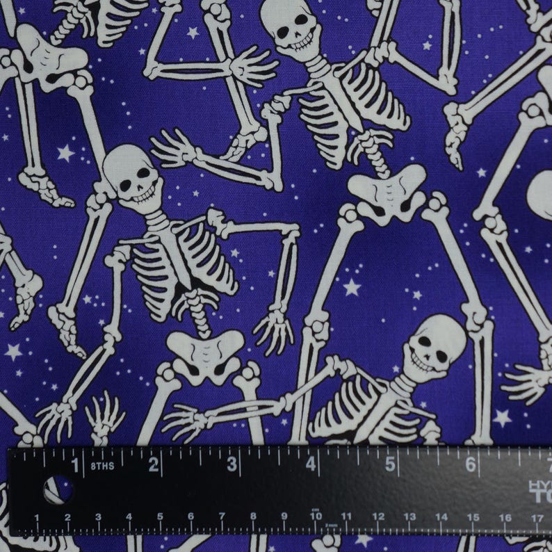 Glow Halloween Skeleton Fabric, Skeleton Crew on Purple Glow in the Dark Halloween Spirit by Benartex Quilting Cotton Fabric, 12542G-66B afbeelding 4