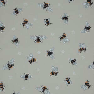 Tissu à patchwork à large dos, abeilles à miel sur fond crème foncé, 108 pouces, coton Lewis and Irene, dos de courtepointe à motifs d'abeilles, métrage continu image 3