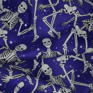 Glow Halloween Skeleton Fabric, Skeleton Crew on Purple Glow in the Dark Halloween Spirit by Benartex Quilting Cotton Fabric, 12542G-66B afbeelding 7